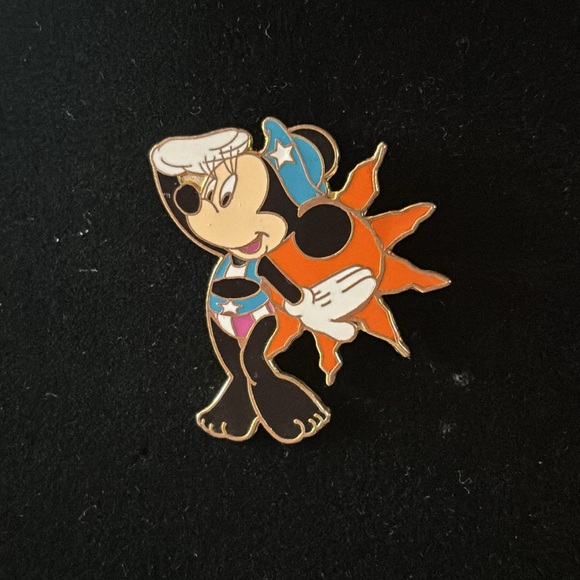 Disney Pin Cast Lanyard Series 2 Sun Bathing Beauty Minnie Mouse 2004 - Picture 2 of 3